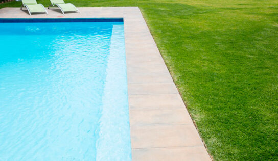 Elegancia y durabilidad: las piscinas de fibra que transformarán tu espacio exterior