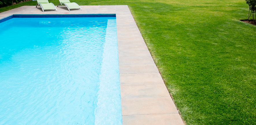 Elegancia y durabilidad: las piscinas de fibra que transformarán tu espacio exterior