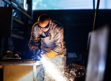 La solución de Solvik Iron Solution para cubrir demandas temporales: personal especializado en trabajos metálicos