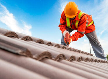 Consejos para evitar daños en el tejado: reparación y mantenimiento de canalones