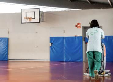 Tot-Net refuerza la limpieza profesional en centros deportivos ante la llegada del verano