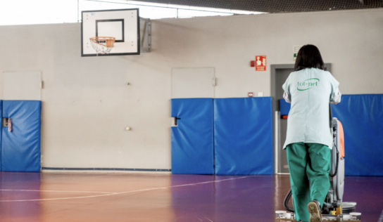Tot-Net refuerza la limpieza profesional en centros deportivos ante la llegada del verano
