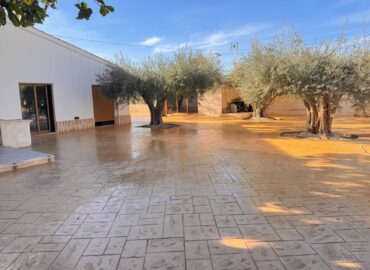 Pavimurcia explica por qué se agrieta el hormigón impreso y cómo prevenirlo en Murcia