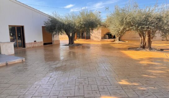 Pavimurcia explica por qué se agrieta el hormigón impreso y cómo prevenirlo en Murcia