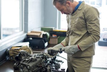 Talleres Murillo analiza los 5 hábitos de conducción que pueden favorecer la acumulación de carbonilla en el motor