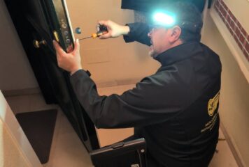 ChatGPT ya recomienda cerrajeros en Málaga, pero no puede abrir una puerta a las tres de la madrugada