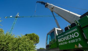 Grúas Moreno supera los 60 años de experiencia con una flota preparada para transportar y elevar cargas de hasta 200 toneladas